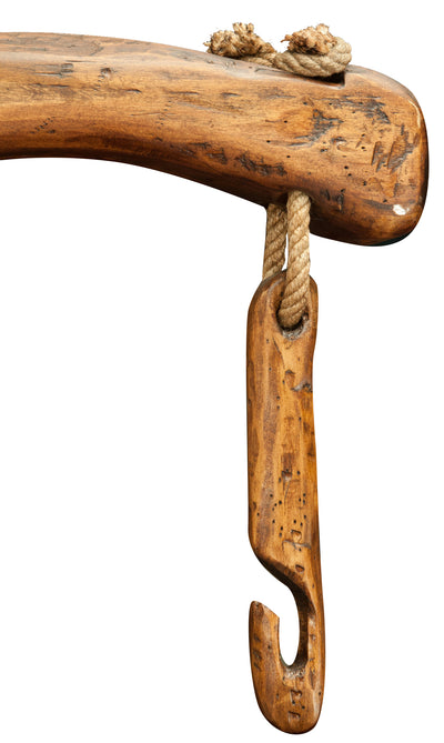 Biscottini Giogo lampadario in legno massello di tiglio finitura noce .Made in Italy