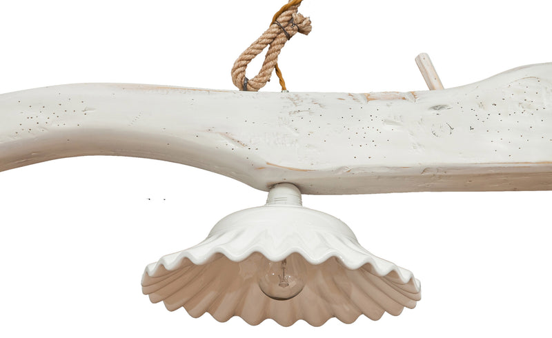 Biscottini Giogo lampadario in massello di tiglio bianca anticata con paralume ondulato Made in Italy