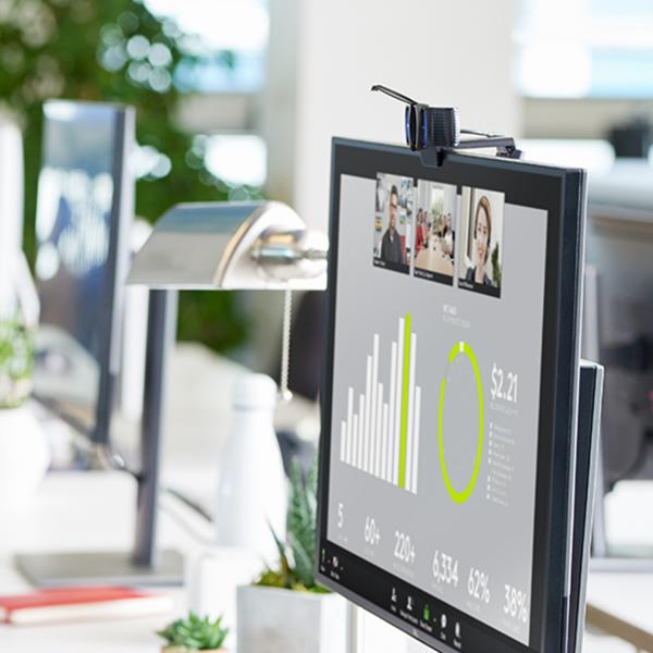 Logitech C920S HD Pro Webcam, Videochiamata Full HD 1080p/30fps, Audio Stereo ?Chiaro, ?Correzione Luce HD, Privacy Shutter, Per Skype, Zoom, FaceTime, Hangouts, ??PC/Mac/Laptop/Tablet/XBox?, Nero (L