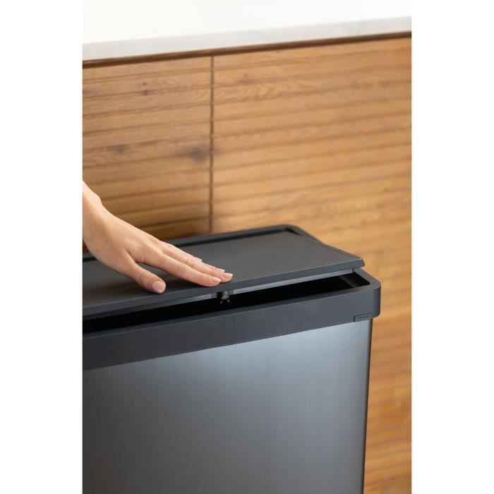 Cestino da terra - VERTO - CURVER - Apertura touch - 54 L - Grigio perla